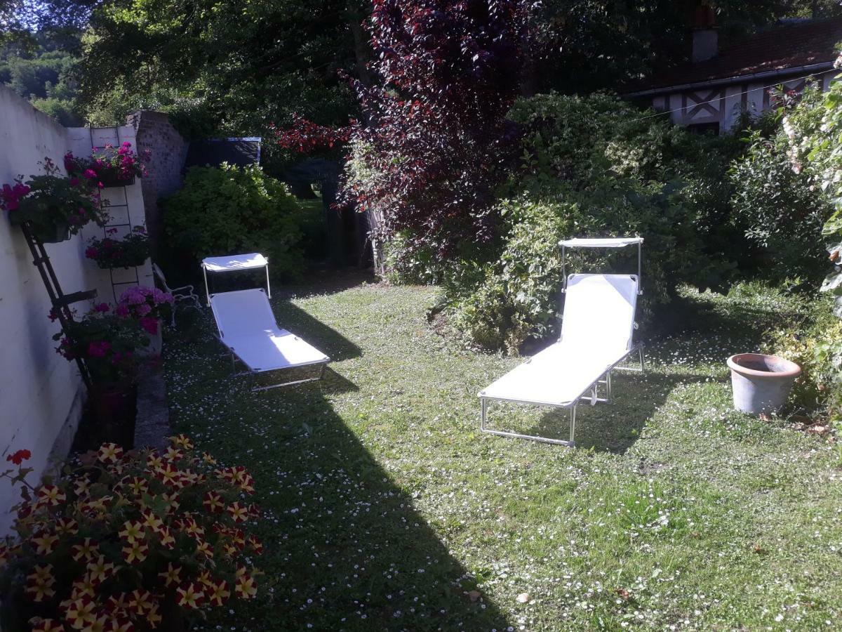 Gite Au Bord Du Lac Montville Exterior photo